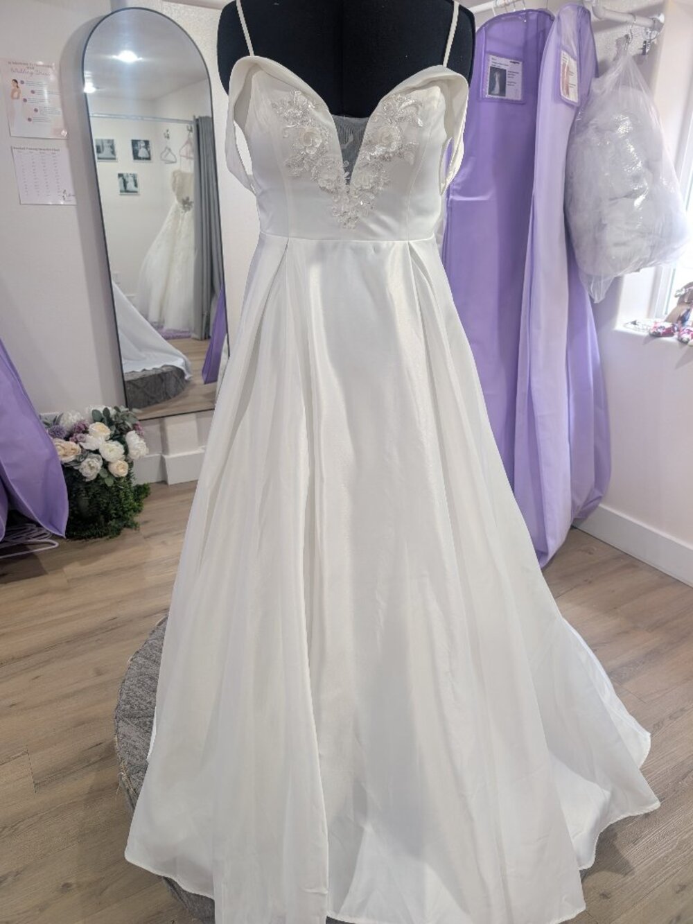 Everpretty Off Shoulder Wedding Gown Size 14 in White